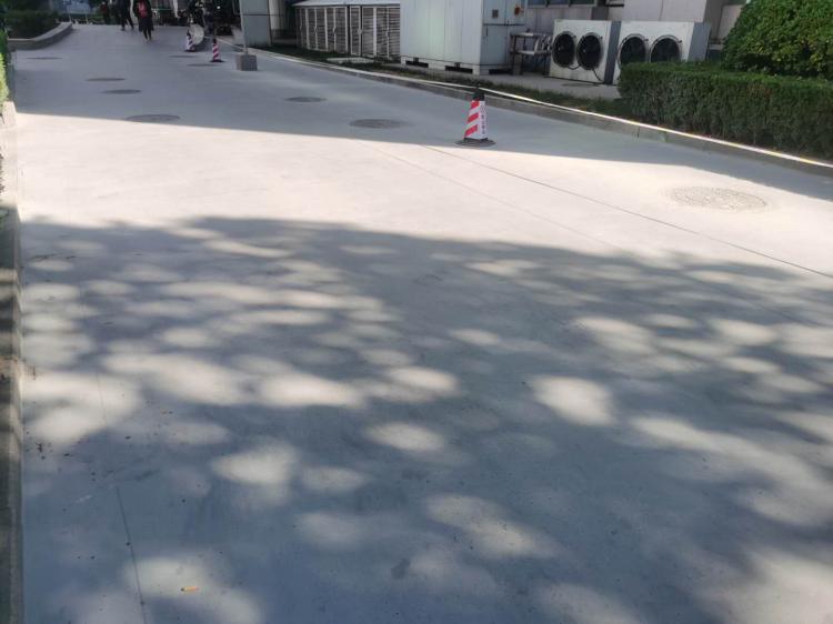 濟(jì)南軍區(qū)醫(yī)院營區(qū)道路修補(bǔ)后